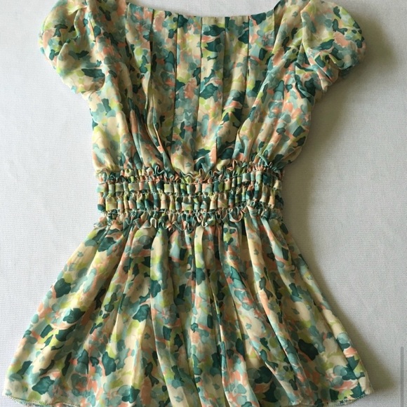 Studio M Short Puff Sleeve Floral Peplum Top Size Medium - Picture 7 of 9